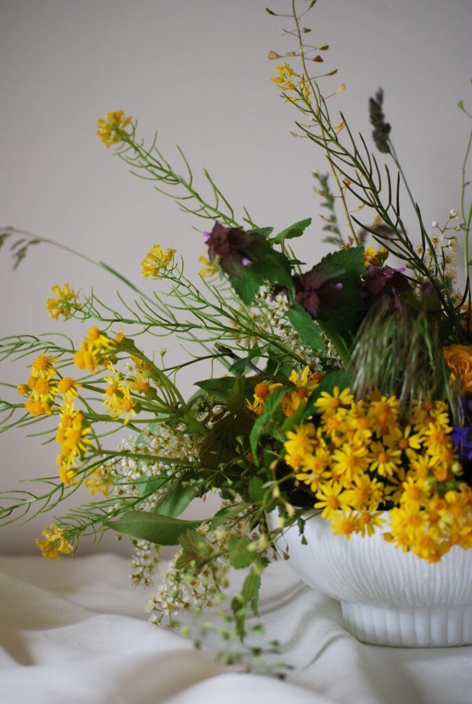 Create cute and practical small flower arrangements - Gardening4Joy